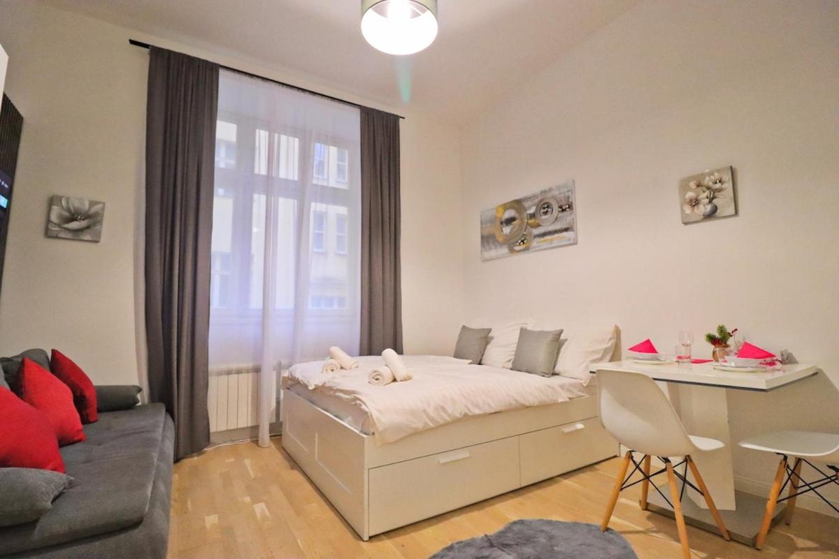 Modern In The Heart Of Lejlighed Prag